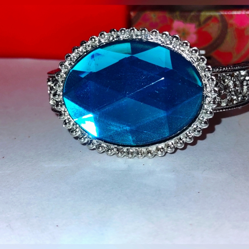 1928 Turquoise Blue Rhinestone Filigree Bangle - Picture 3 of 12
